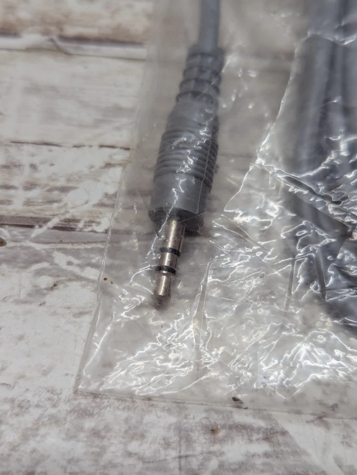 Realistic Shielded 6 Foot Audio Cable 42-2387 New Radio Shack New - Image 2 of 4