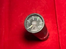 PRESSION INDICATOR JET AIRCRAFT  COCKPIT INSTRUMENT.