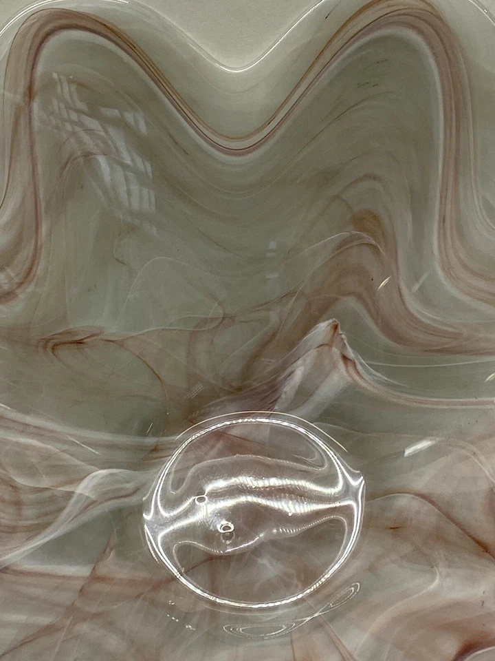 Plato de mesa de vidrio artístico soplado a mano de 12” - marrón claro blanco remolino - impresionante Foto 2 de 4