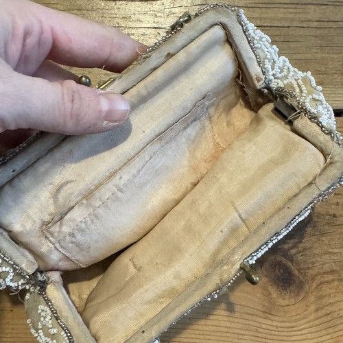 Bolso de noche vintage con cuentas y lentejuelas hecho a mano como se encuentra - Imagen 9 de 9