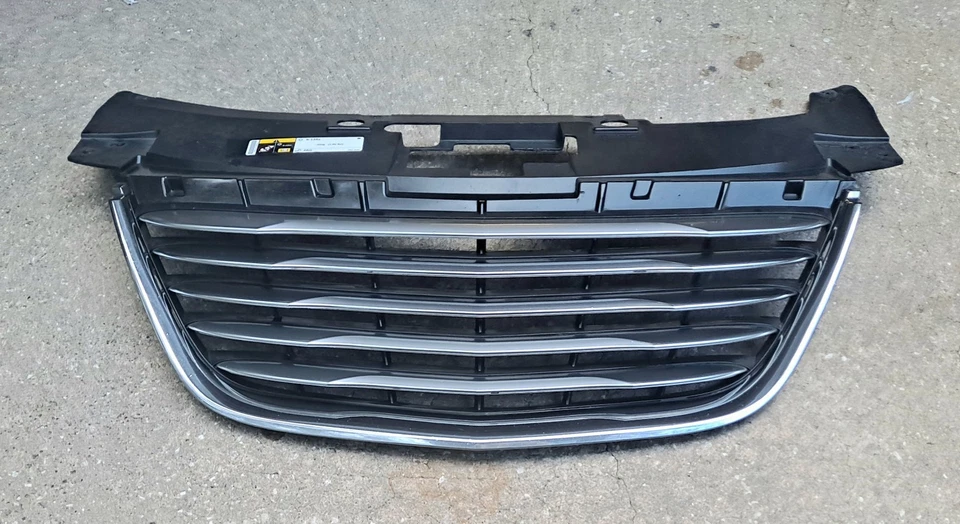 2011-2014 Chrysler 200 Upper Grille Silver & Chrome & Surround 2012 2013 - Image 4 of 4