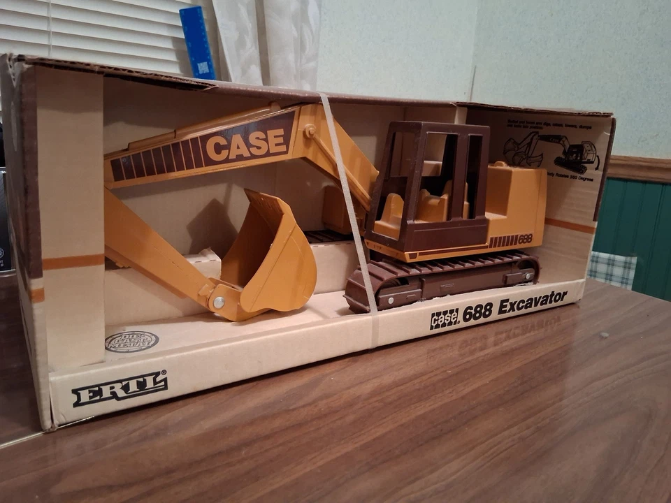 Estojo ERTL 688 Escavadeira Die-Cast Colecionadores Brinquedo na Caixa Ótimo para Exibição - Imagem 2 de 4