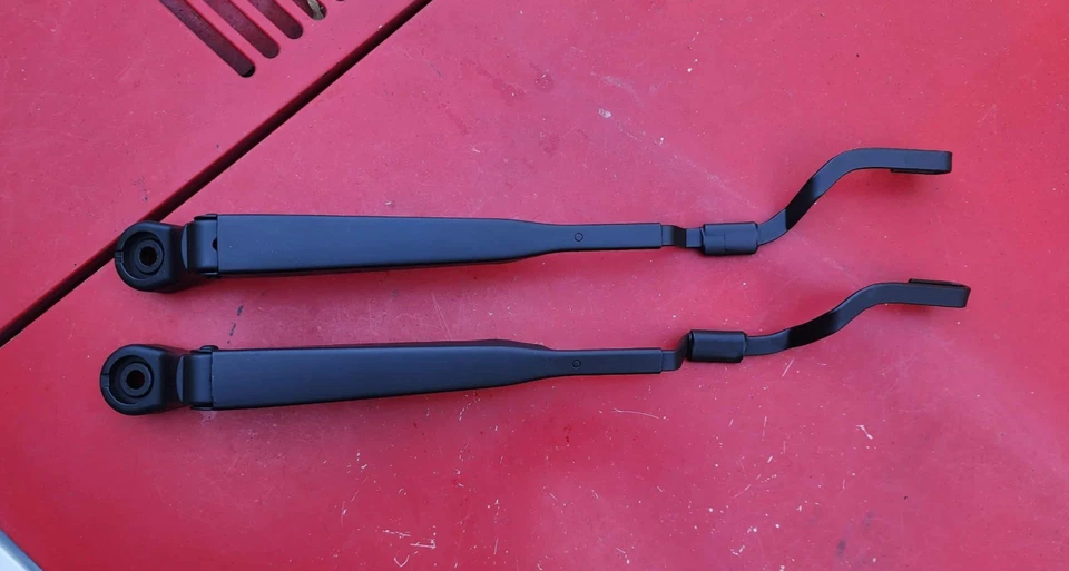 1996-2004 Nissan Pathfinder OEM Rear Hatch Glass Wiper Arm Used/Repainted (1) - Image 3 of 4