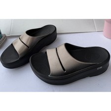 Oofos OOmega OOahh Luxe Slide Metallic Silver Black Recovery Platform Sandals 8