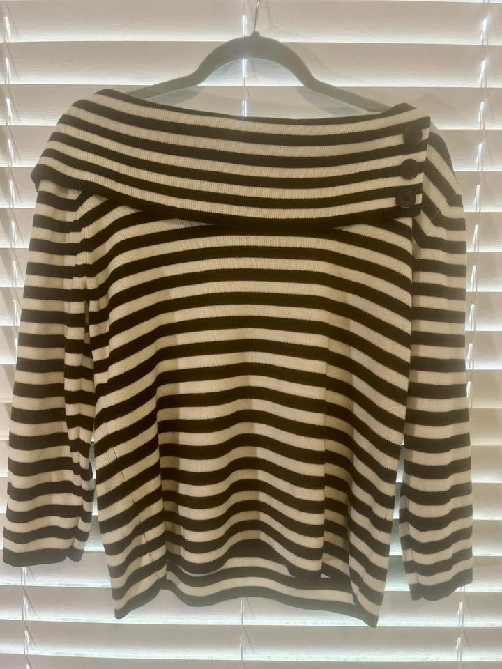 Requisitos Suéter Negro Blanco Rayas Cuello Escote Botón Detalle Manga 3/4 Foto 2 de 4