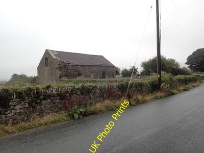 Foto 12x8 in der Nähe von Midleton Ballyvodock Steinscheune an der Seite einer unmarkierten c2016