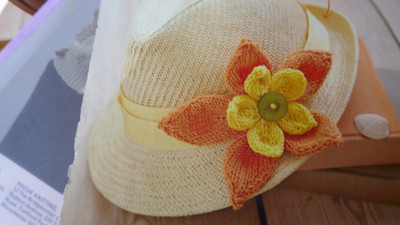 STRICKANLEITUNG AUS FRANKREICH HÜBSCHE DEKORATIVE BLUME IN MERKWÜRDIGKEITEN von D.K