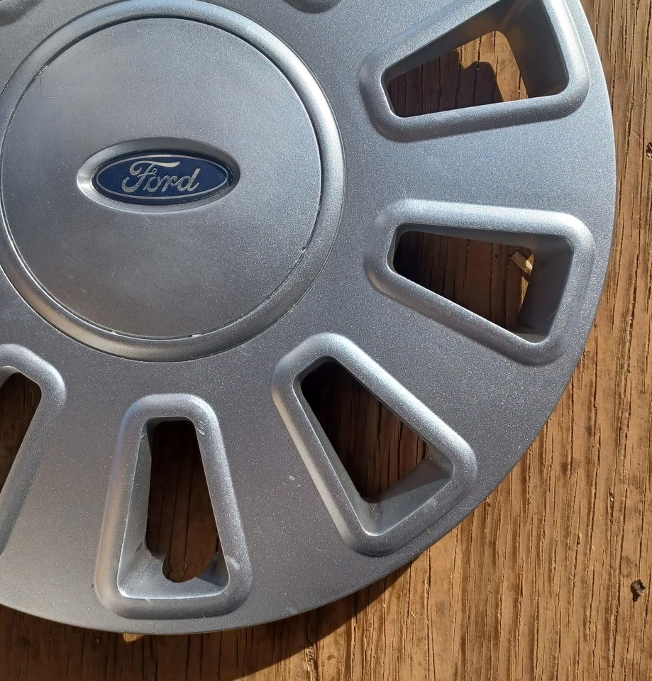 Ford Crown Victoria hubcap 2006-2011, fits 17" p/n 7W731130AE 7050 repainted 02 - Image 4 of 4