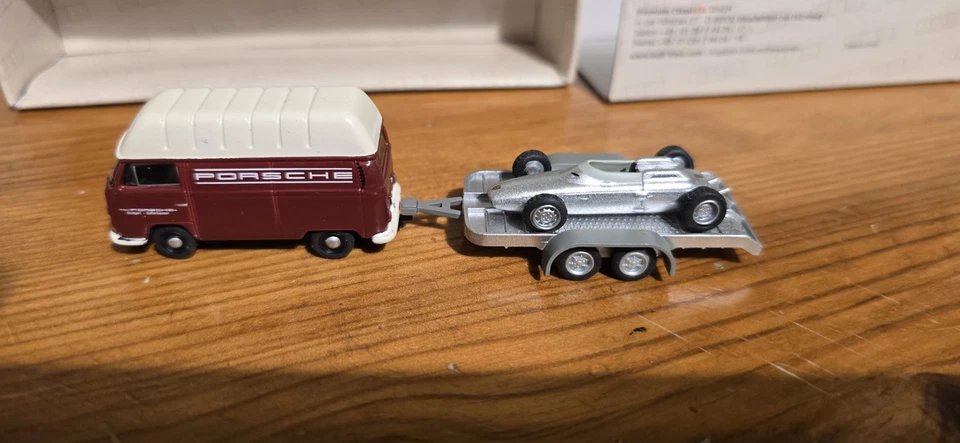 Premium ClassiXXs BUB 1:87 VW T1 + Anhänger BUB Racing 06513 - Immagine 2 di 4