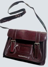 Dr. Martens Borsa a Tracolla Borgogna Fibbia Patta, Cinghia Regolabile, Argento HW