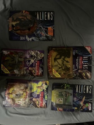 Kenner Aliens Vs Predator And Alien And Predator Figures.