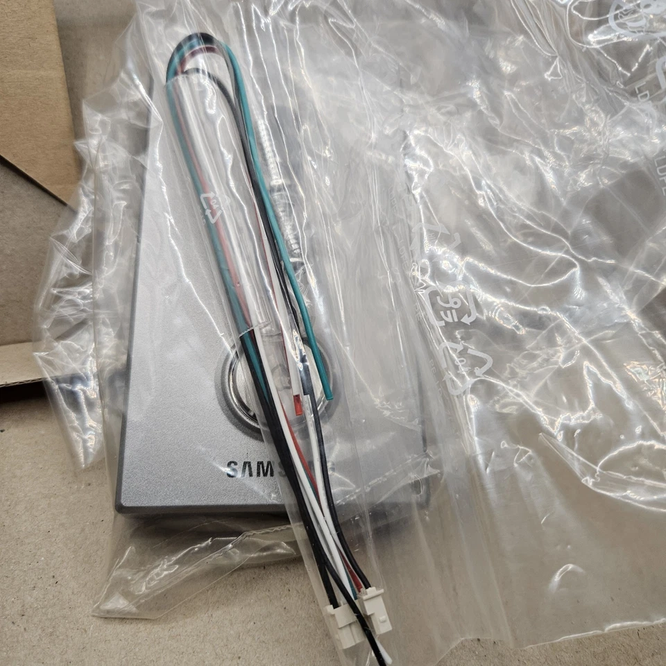 Cámara de puerta a color Samsung SHT-CW613EP/ES para sistema de videoportero Foto 3 de 3