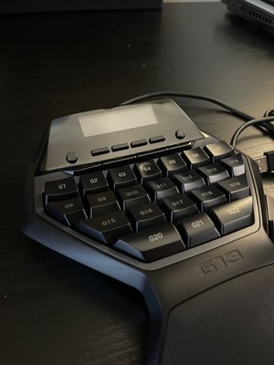 Logitech G13 Advanced Programmable Gameboard with LCD Display Black Y-U0002 EUC