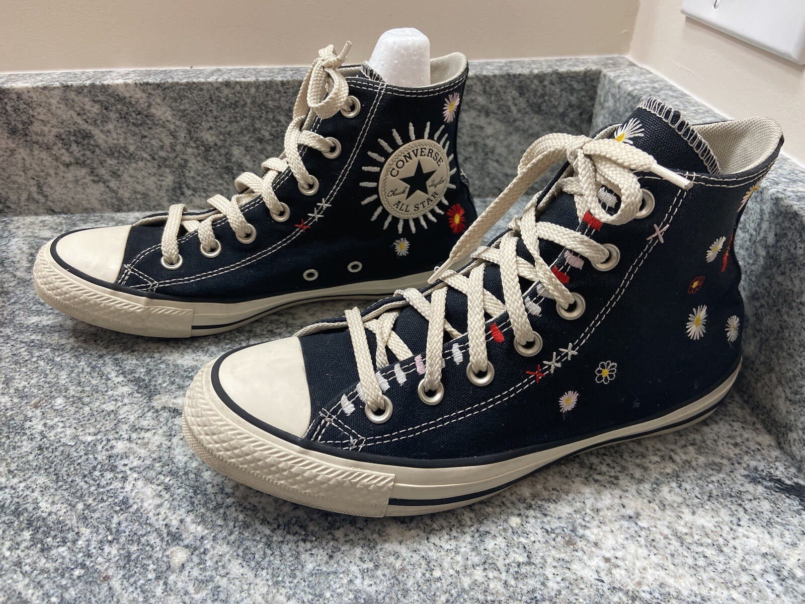 Converse Chuck Taylor All Star Embroidered Floral Black High Tops US Women’s 8 Converse Chuck Taylor All Star Embroidered Floral Black High Tops US Women’s 8