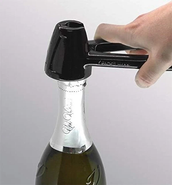 SCHIACCIANOCI E SVITA BOTTIGLIE CONICO IN ALLUMINIO SMALTATO NERO - Immagine 3 di 4