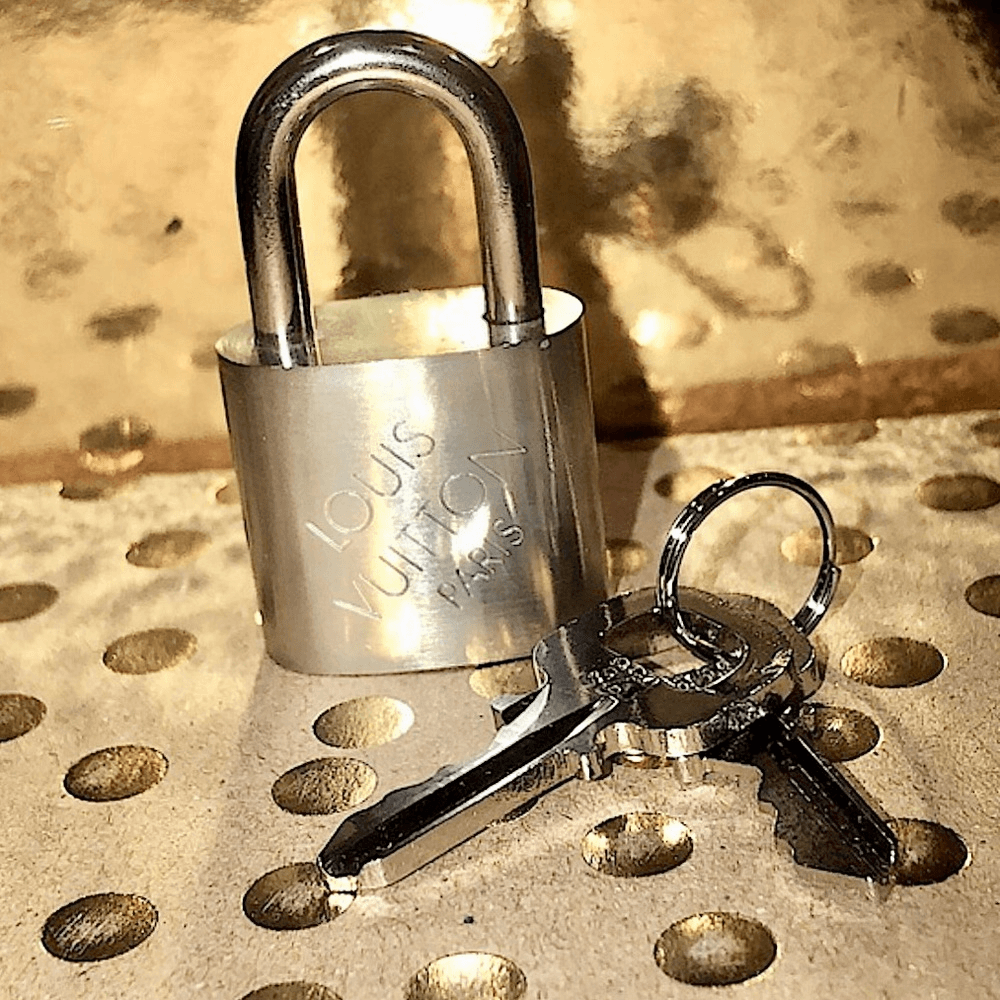 LOUIS VUITTON Silver Lock & 2 Keys Brushed Palladium Made In LOUIS VUITTON Silver Lock & 2 Keys Brushed Palladium Made In