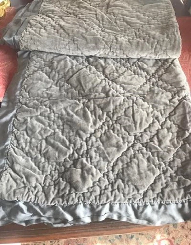 Velvet top king shams