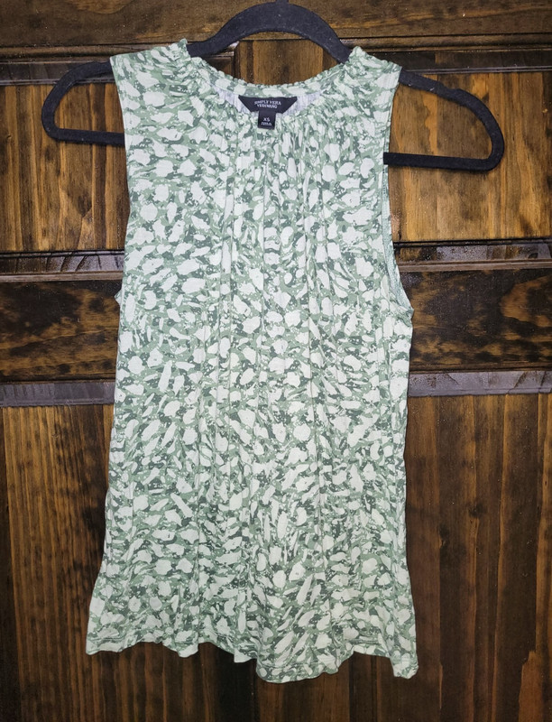 Simply Vera Vera Wang Women's XS Green/White Abstract Pleated Round Neck Tank