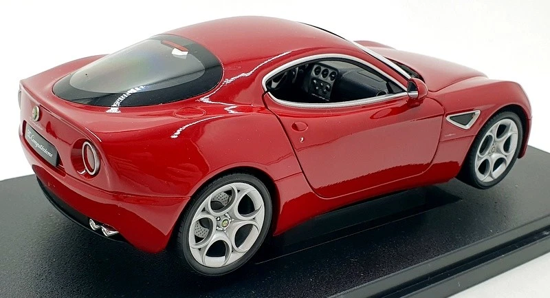 Welly 1/18 Scale Diecast 18013W -  Alfa Romeo 8C Competizione - Red - Image 2 of 4