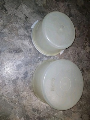 VTG. Tupperware #256 Round 12'' Large & 683 - 10'' Cake Pie Cookie Carrier  Qty.2