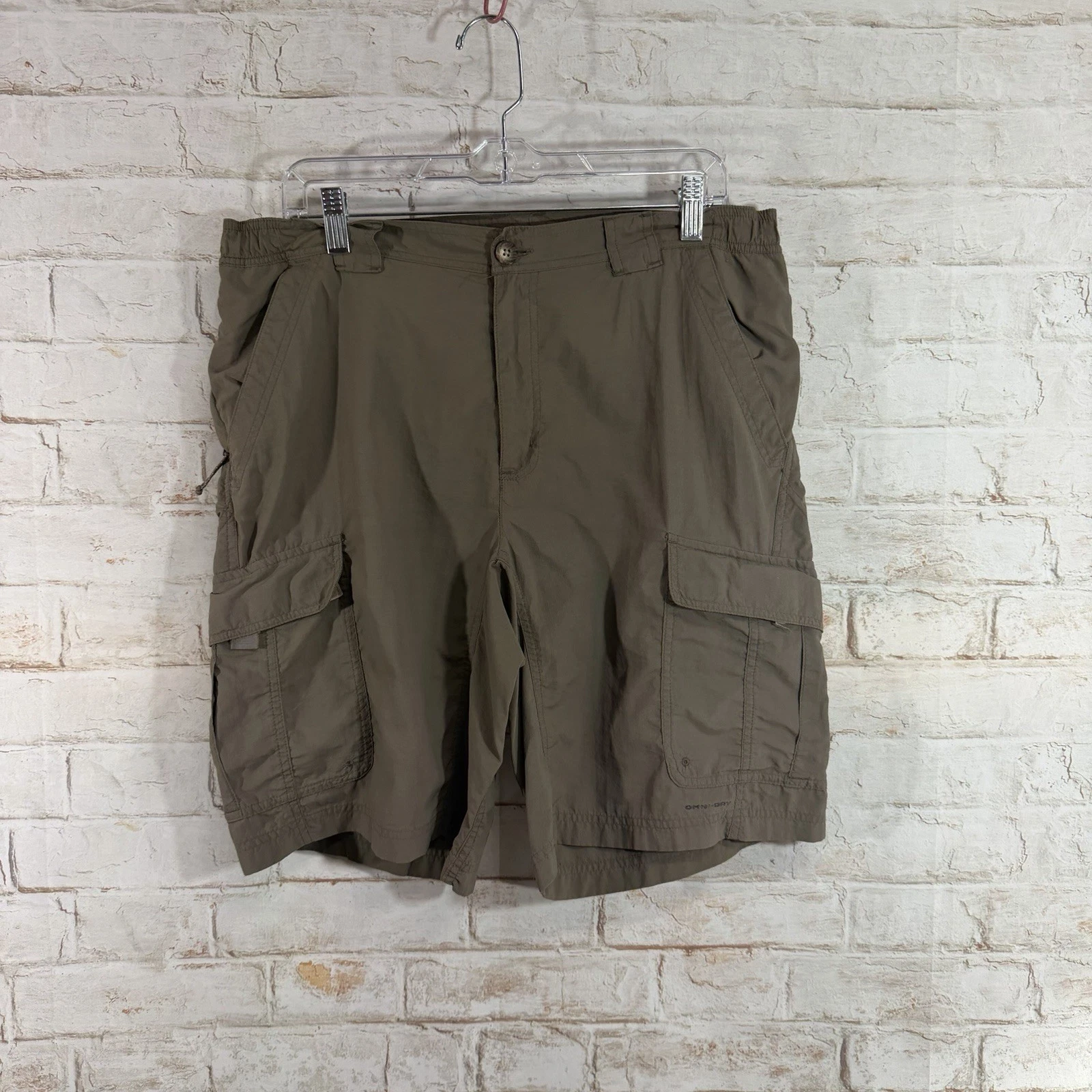 Columbia Titanium Shorts Mens M Nylon Hiking 10” Inseam Quick Dry Dark Green