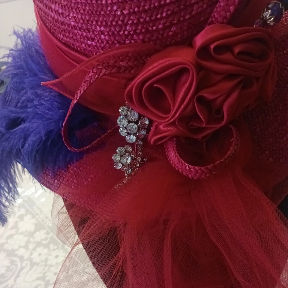 Sombrero de Iglesia Rojo Función de Boda Sombrero Floral Elegante Fedora Rosa Paja con Flor Derecha Foto 4 de 4
