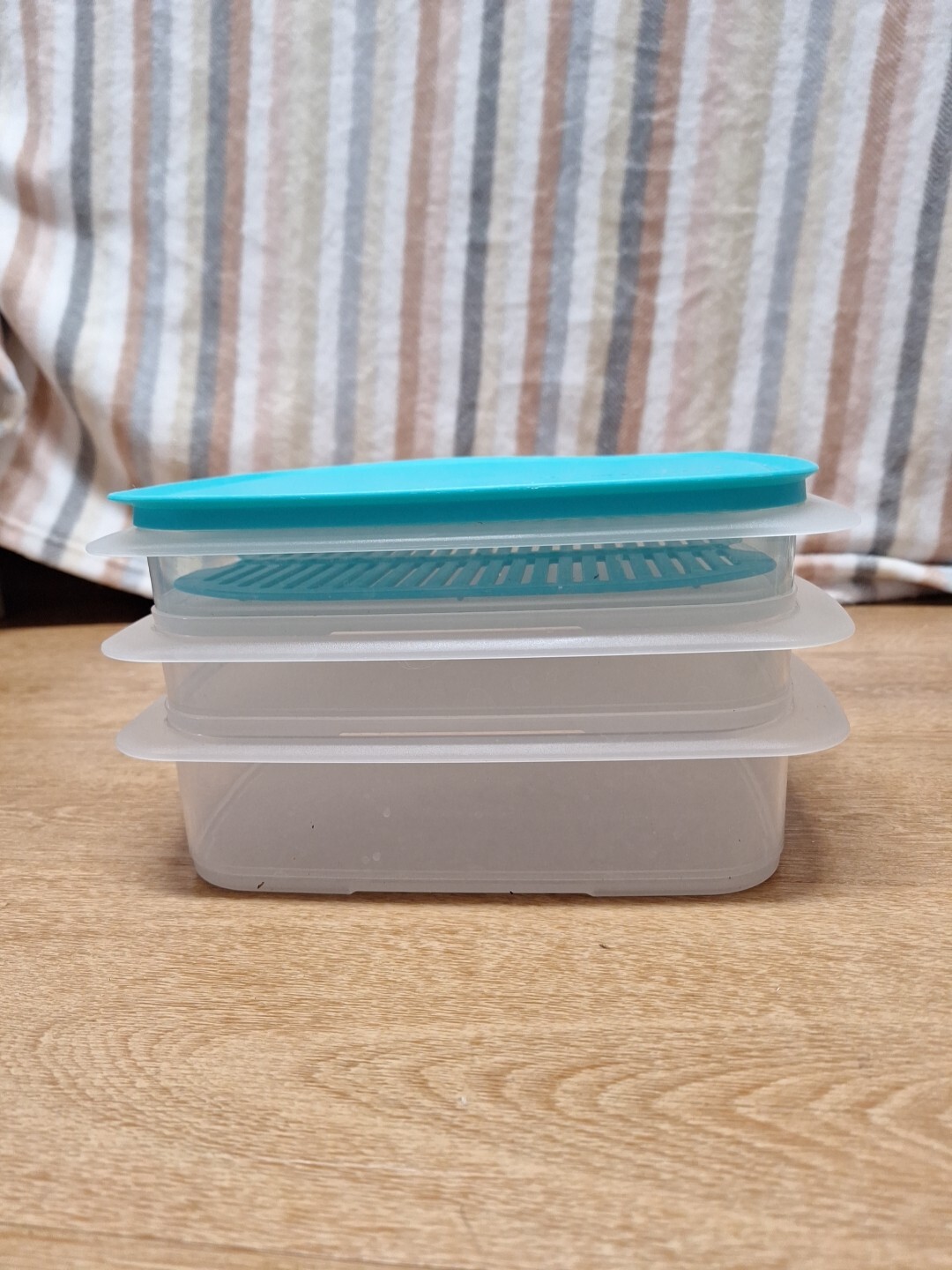 Tupperware Fridge Stack-able Deli Container With Grid Insert Teal 5 Pieces