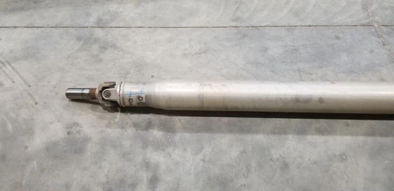 2014-2019 Chevrolet Silverado 1500 Rear Drive Shaft Assembly OEM Foto 2 de 4