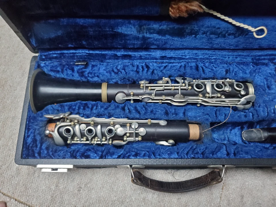 Bonito Clarinete Bb Madera 6 Anillos Sistema ALBERT "Sonora" (Oskar Adler) Falta barra Foto 3 de 4