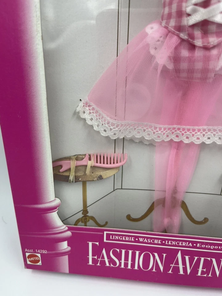 VTG Barbie Fashion Avenue Lingerie Pink white gingham Bustier Panties Hose Heels Foto 4 de 4