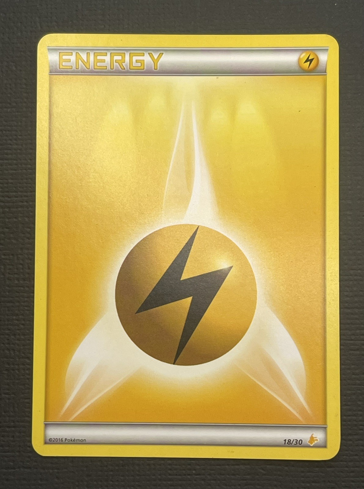 Lightning Energy 18/30 XY Trainer Kit Pikachu Libre & Suicune Light Play LP