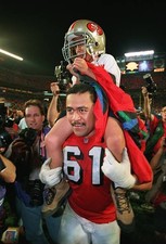 SAN FRANCISCO GUARD JESSE SAPOLU CARRIES HIS SON ON HIS SHOULDERS - 1995 Photo