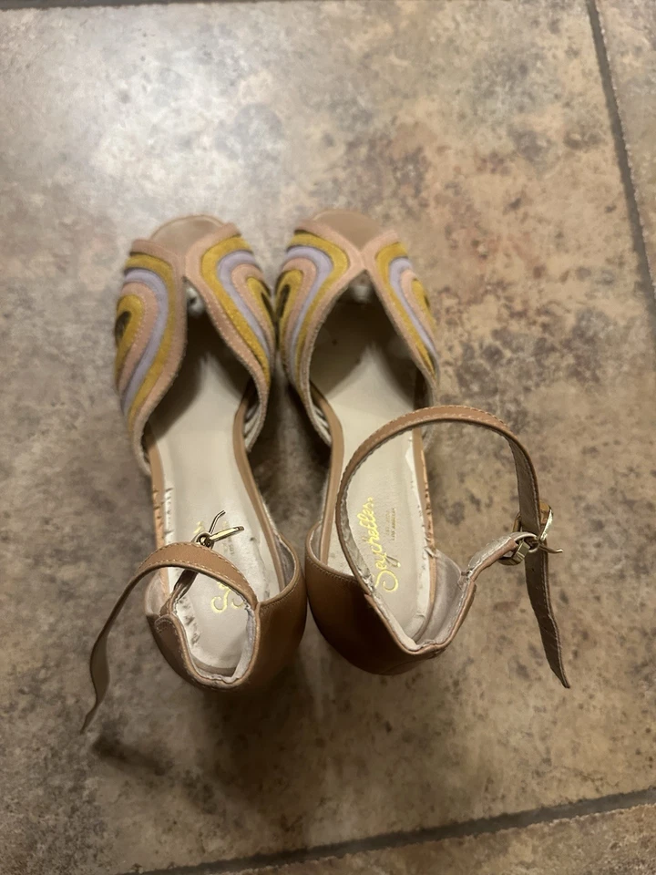 Sandalias para mujer Seychelles punta abierta gamuza mostaza tostada, tacones de cuña, talla 8,5 Foto 2 de 4