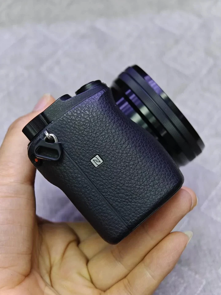 Cámara digital Sony Alpha A6300 pantalla abatible sin espejo con 16-50 mm F3,5-5,6 Len Foto 3 de 4