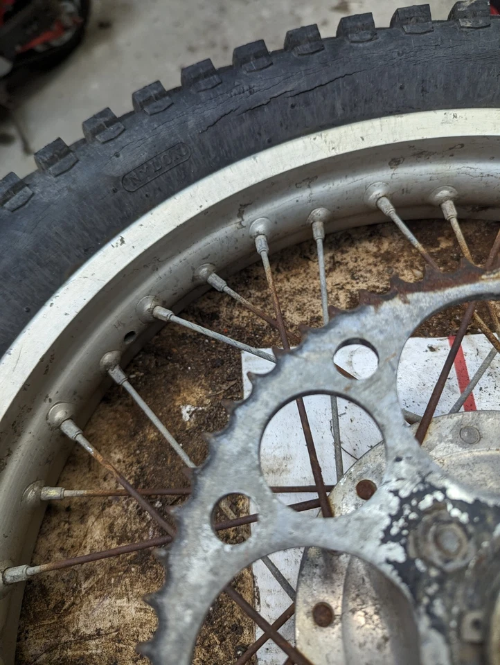 1971 Yamaha DS7 RD250 aro traseiro 18 polegadas - Imagem 4 de 4