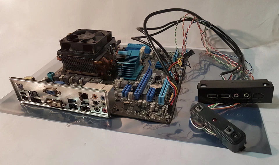 ASUS M4A88T-M/USB3 ATX Motherboard w/ AMD AM3 Phenom II X4 955 CPU Backplate USB - Image 3 of 4