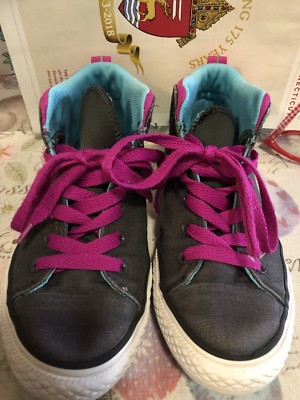 grey and pink converse all star