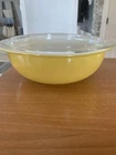 **Pineapple (Mustard yellow) Pyrex casserole dish model 024 with lid 11x7**.