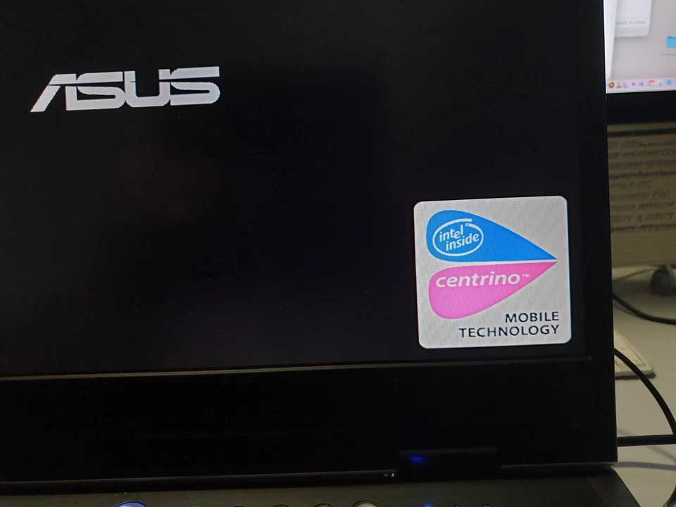 ASUS CENTRINO PORTATILE + BELLA BORSA NERA IN OMAGGIO - Immagine 2 di 4