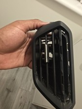 PEUGEOT 2008 MK2 P24 AIR VENT DASHBOARD FRONT RIGHT DRIVER SIDE 98283683DX 2023