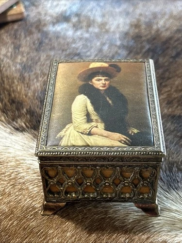 VTG Brass Velvet Jewelry Trinket Box "Portrait Of Sonia" La Tour Silk Portrait