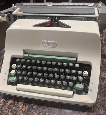 Really Nice VTG 1970s Olympia SG-3 Typewriter West Germany  Works Great