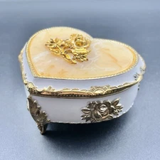 Jewelry Music Box Bakelite Sankyo Heart Shape Fugi Gold Tone White Footed Vtg