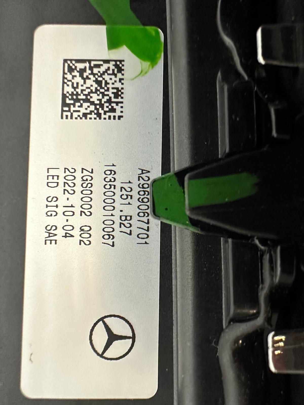 New OEM Front Light Lamp Unit Bar 2022-2024 Mercedes Benz EQS SUV 
