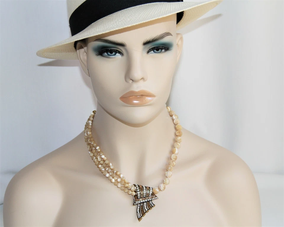 Collar Heidi Daus “Ribbon Candy” Cristal Swarovski y Facetado Concha de Pavo Real Foto 3 de 4