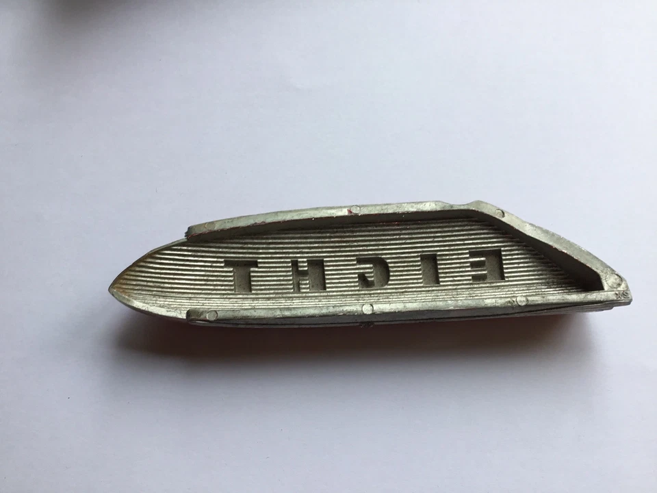 Insignia de bota BUICK SIGLO OCHO. NOS. Original. - Imagen 2 de 2