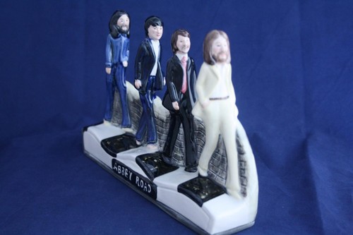 BAIRSTOW MANOR THE BEATLES - ABBEY ROAD FIGURE - BRAND NEW - Picture 2 of 10