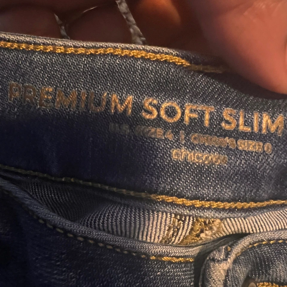 Pantalones de mezclilla Chico's Premium suaves ajustados al tobillo lavado oscuro para mujer talla 0 (US 4) Foto 3 de 4