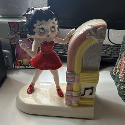 Vandor Betty Boop Figurine Statue with Jukebox Base Cartoon TV Character