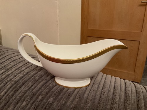 royal doulton gravy jug/boat with gold trim